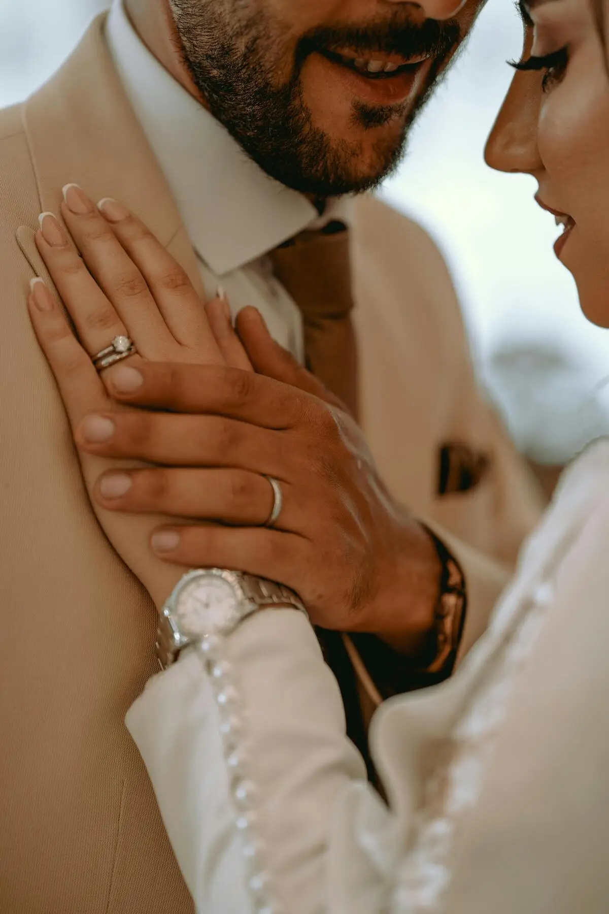 Why Do Muslims Wear Wedding Rings on the Right Hand?